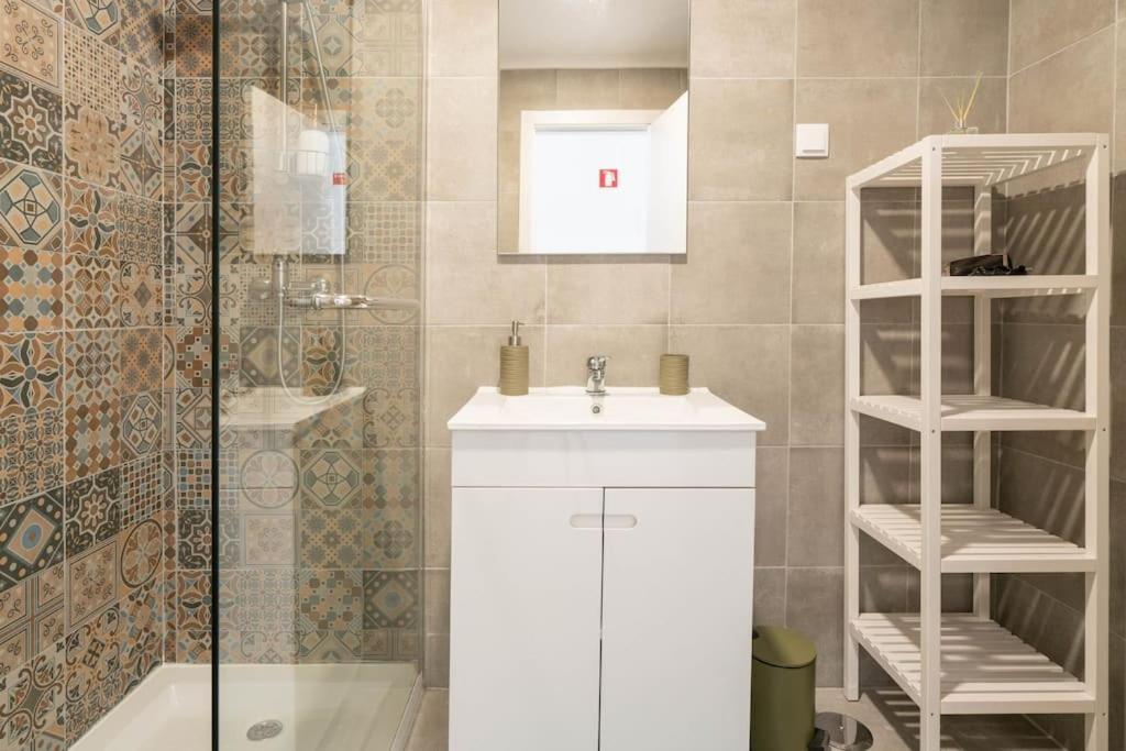 Casa Oliveira - Sunny 2-Bed Retreat Steps From The Beach Armação de Pêra Eksteriør billede