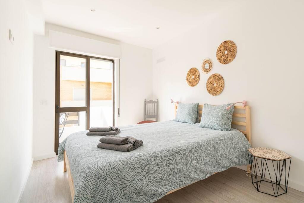 Casa Oliveira - Sunny 2-Bed Retreat Steps From The Beach Armação de Pêra Eksteriør billede