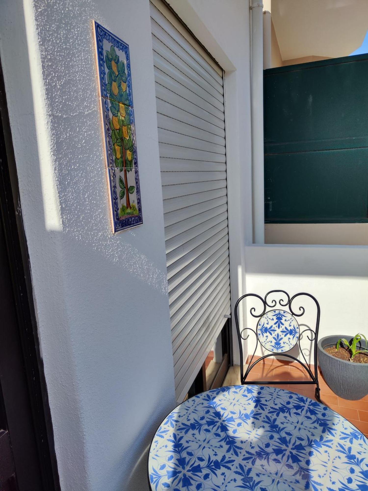 Casa Oliveira - Sunny 2-Bed Retreat Steps From The Beach Armação de Pêra Eksteriør billede