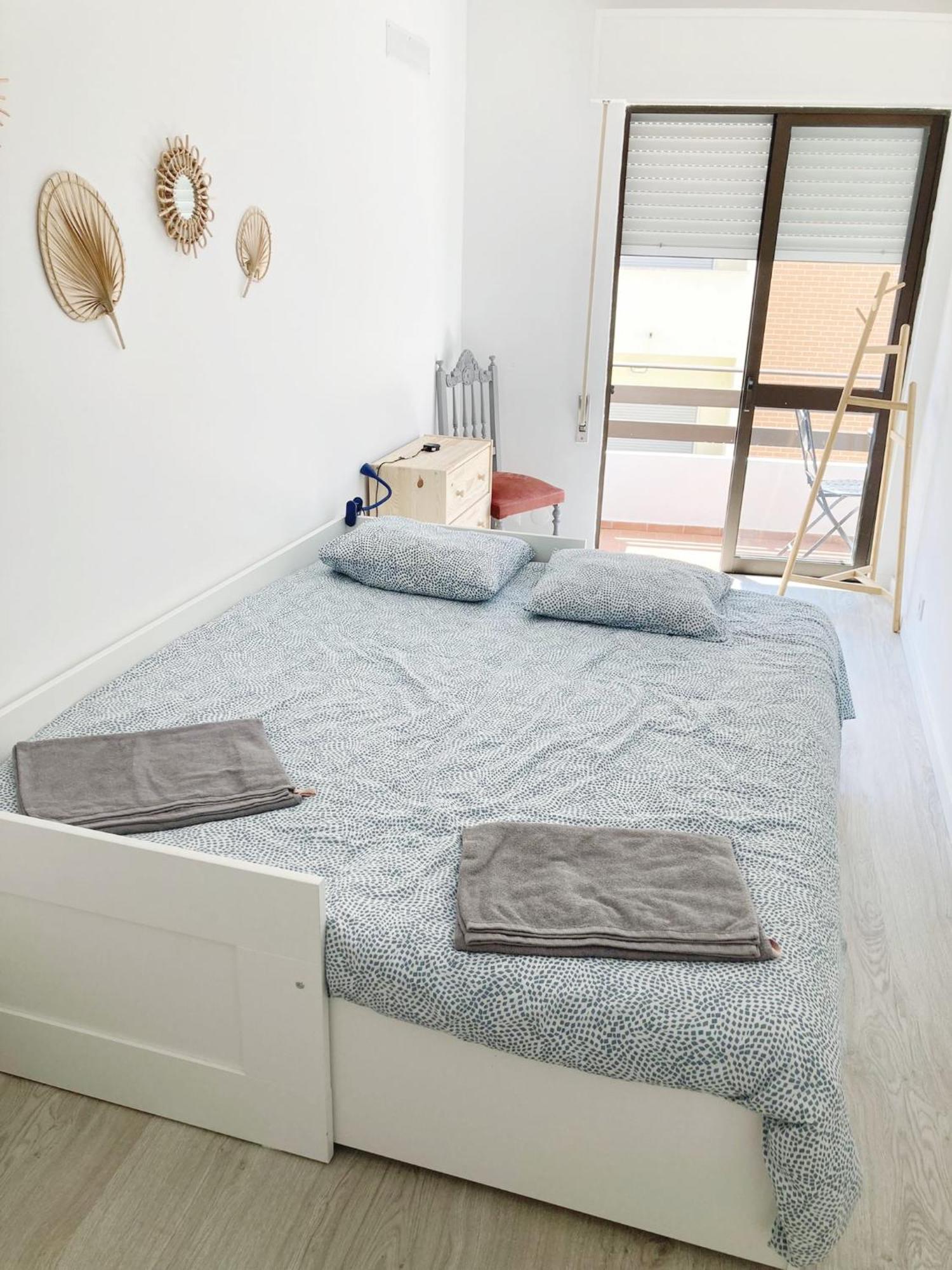 Casa Oliveira - Sunny 2-Bed Retreat Steps From The Beach Armação de Pêra Eksteriør billede